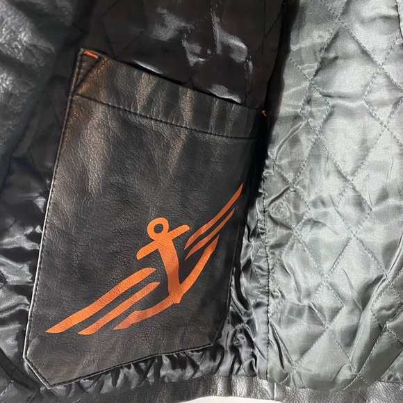 Men’s Dockers Vegan Black Leather L 
Motorcycle Inspired Jacket 
Lots of pockets - Picture 6 of 11